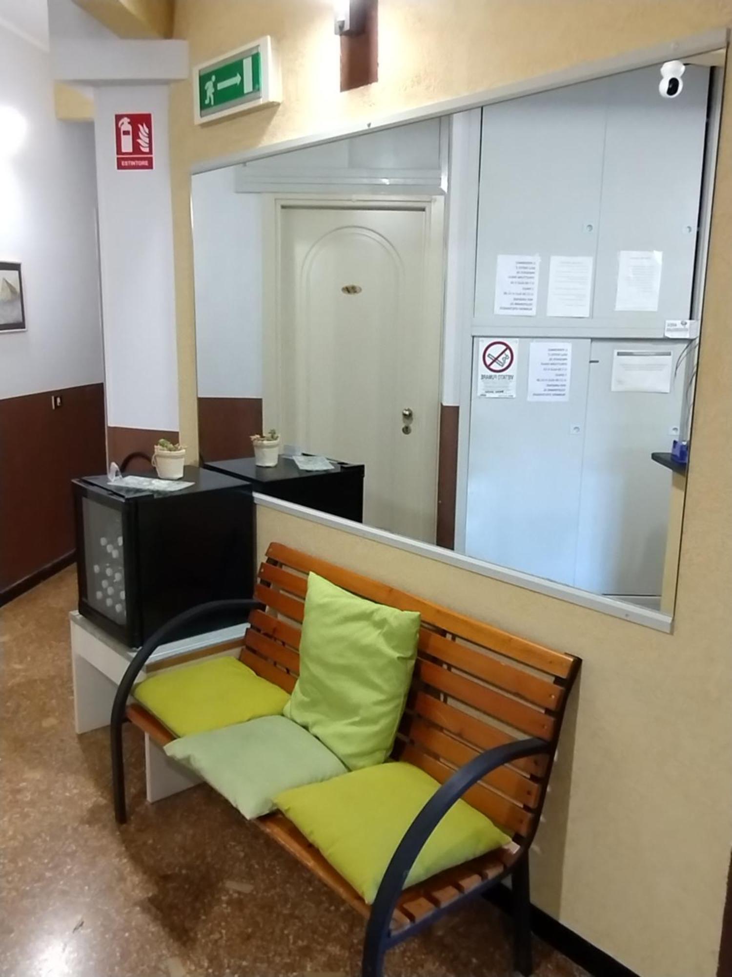 Hotel Della Piazzetta 瓦拉泽 外观 照片