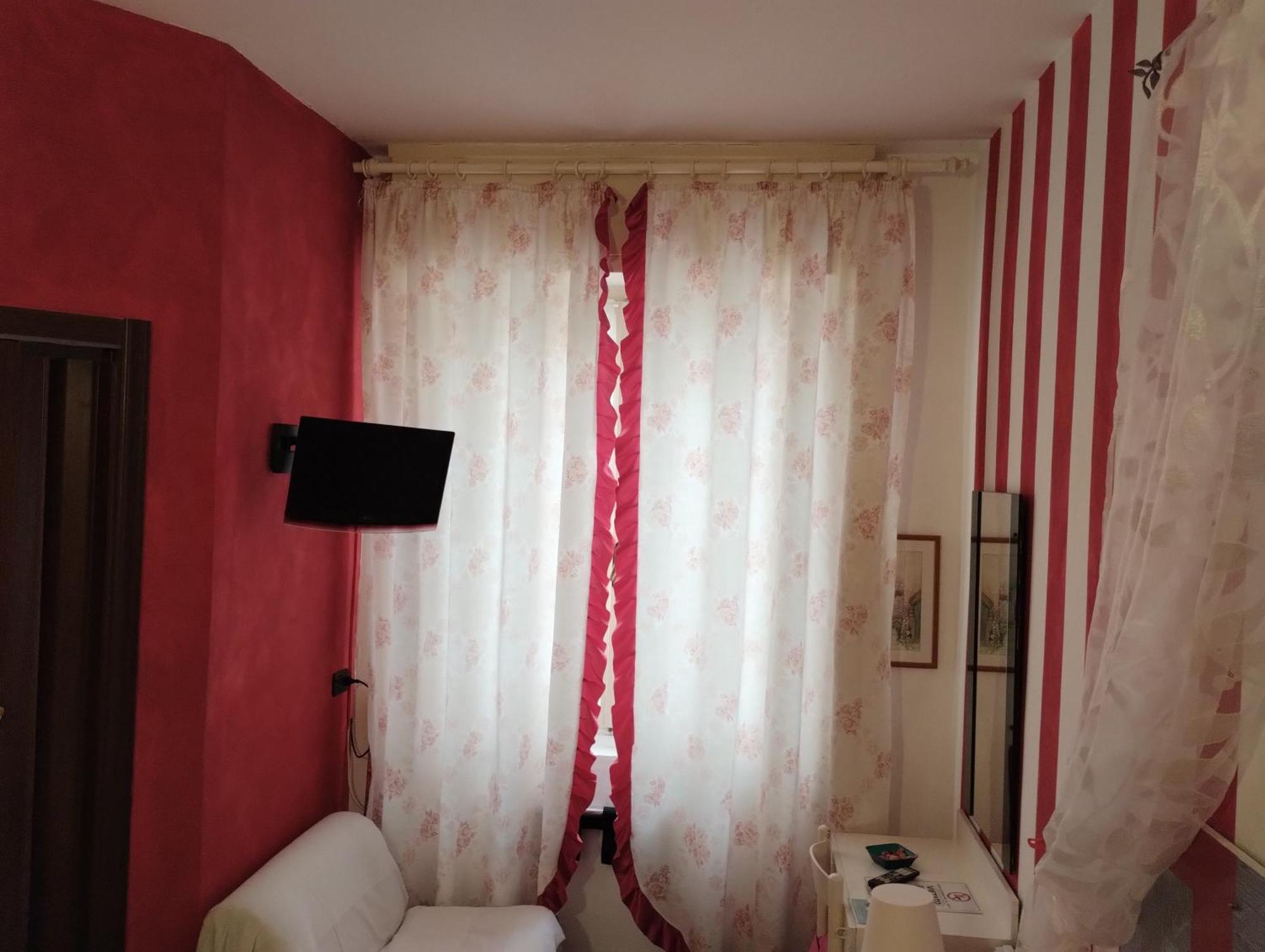 Hotel Della Piazzetta 瓦拉泽 外观 照片