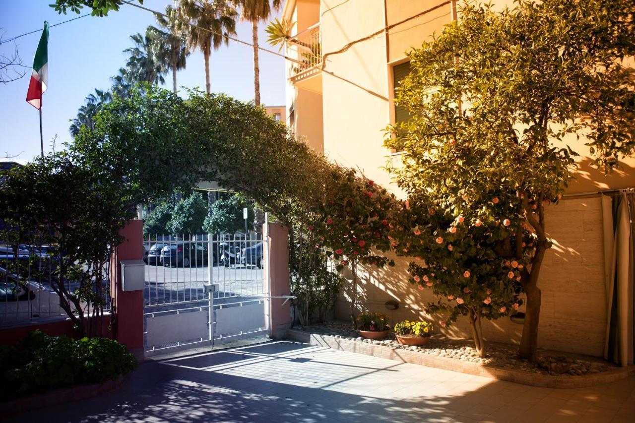 Hotel Della Piazzetta 瓦拉泽 外观 照片
