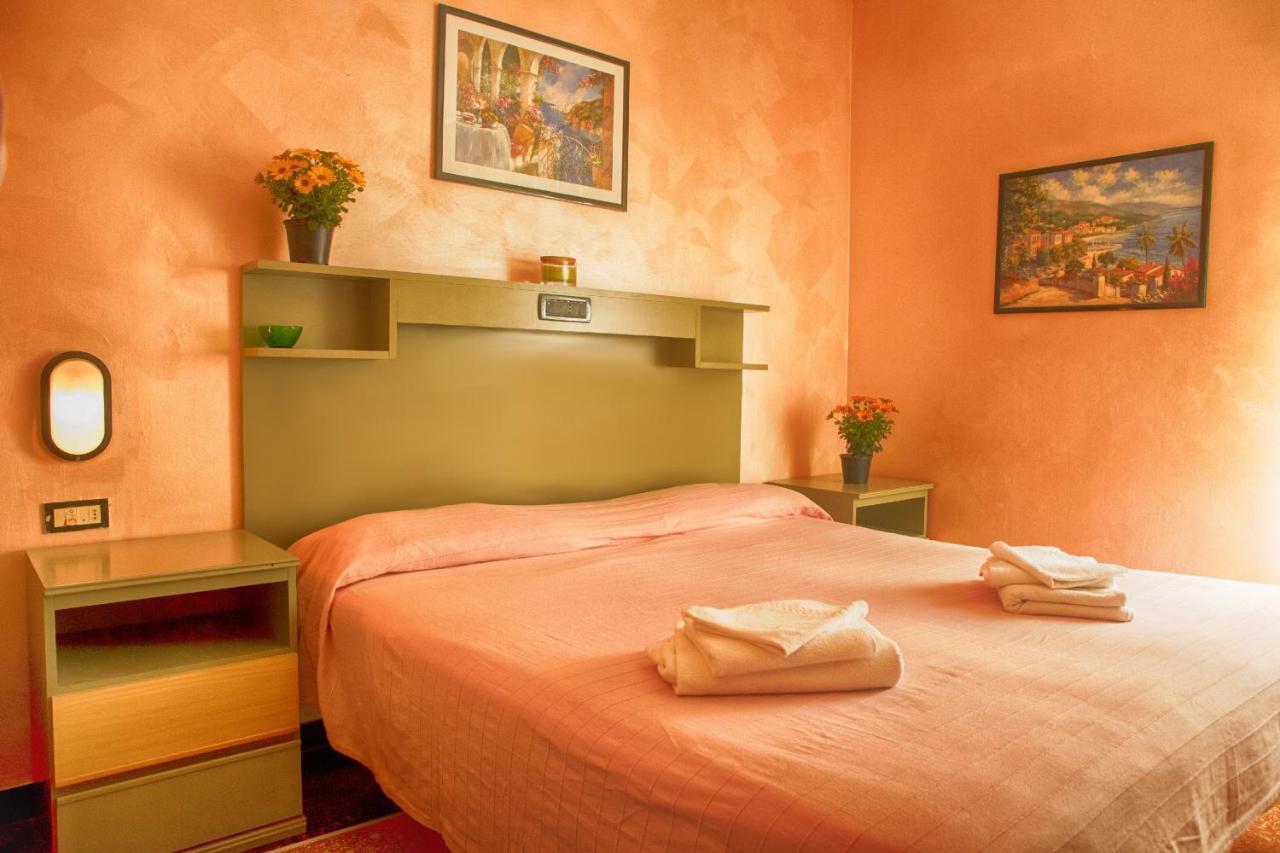 Hotel Della Piazzetta 瓦拉泽 外观 照片