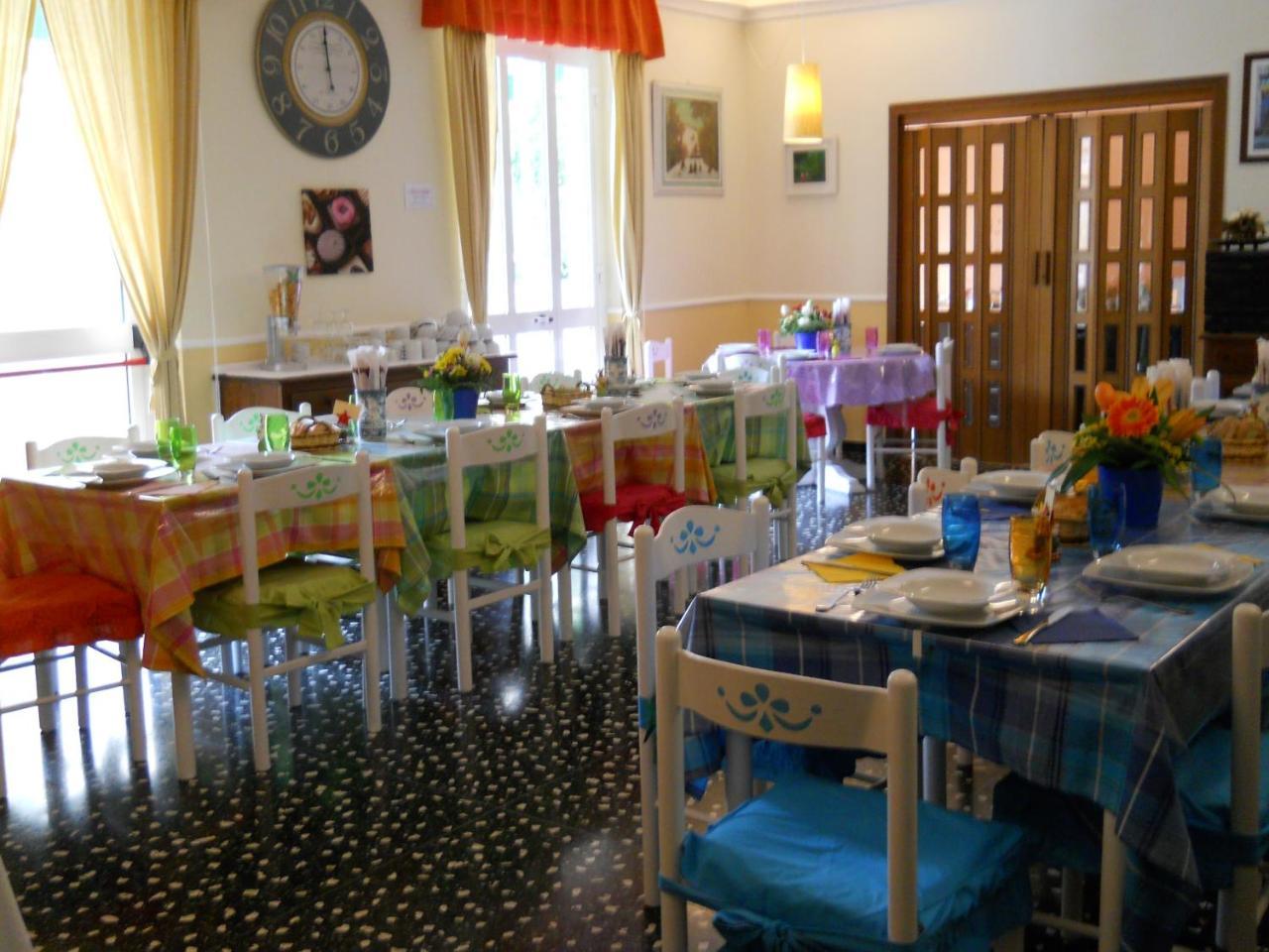Hotel Della Piazzetta 瓦拉泽 外观 照片