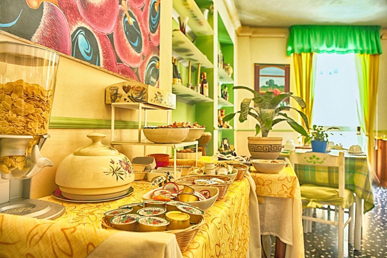 Hotel Della Piazzetta 瓦拉泽 外观 照片